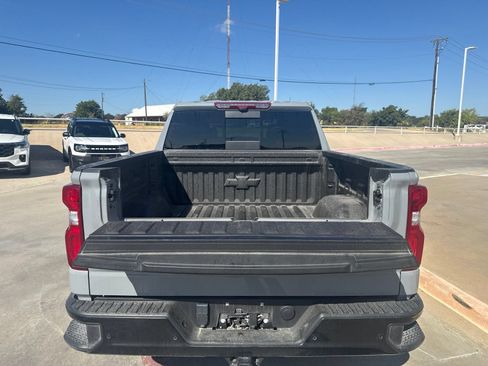Used 2025 Chevrolet Silverado 1500 ZR2 w/ Technology Package AWD/4WD image 9