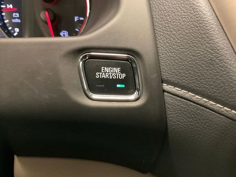 Used 2021 GMC Acadia Denali w/ Denali Technology Package image 15