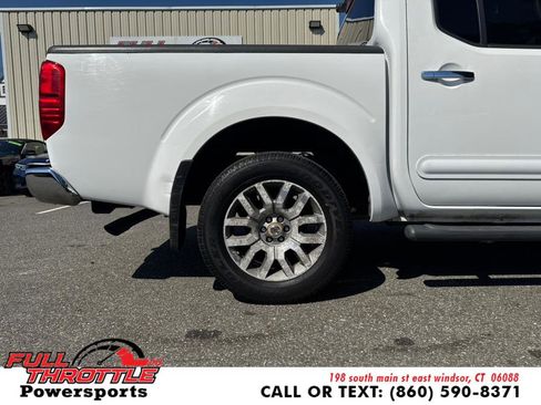 Used 2011 Nissan Frontier SL w/ Moonroof Pkg image 27