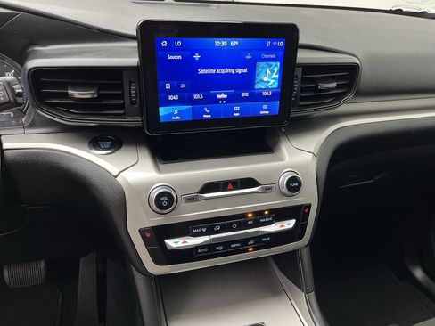 Used 2022 Ford Explorer XLT AWD/4WD image 17