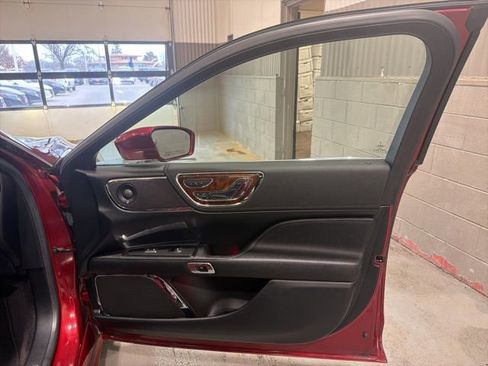 Used 2017 Lincoln Continental Reserve w/ Climate Package image 16