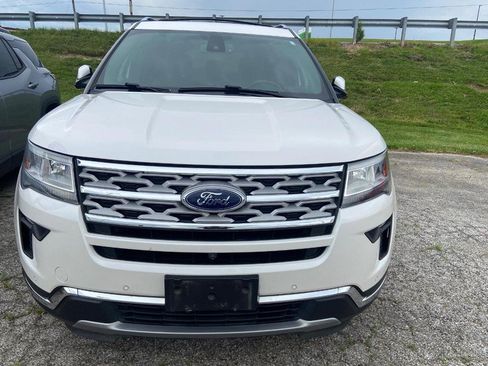 Used 2018 Ford Explorer Limited w/ Equipment Group 301A AWD/4WD image 3