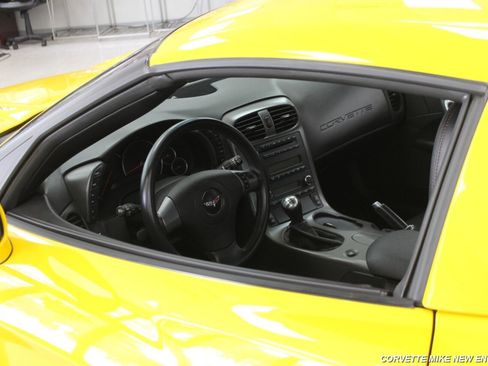 Used 2007 Chevrolet Corvette Z06 w/ Preferred Equipment Group RWD image 17