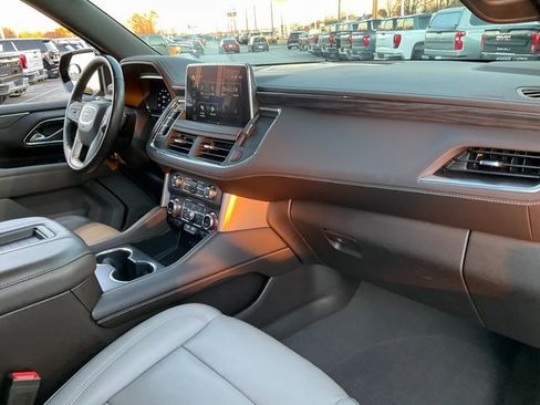 Used 2022 GMC Yukon SLT w/ SLT Premium Package image 23