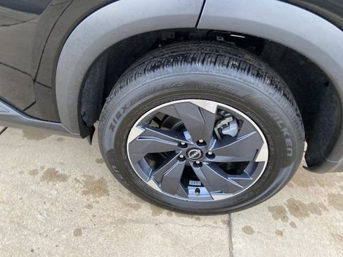 Used 2024 Nissan Rogue SV image 29