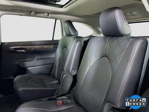 Used 2023 Toyota Highlander Platinum image 25