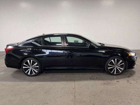 Used 2022 Nissan Altima 2.5 SR image 2