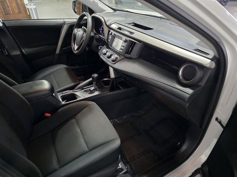 Used 2018 Toyota RAV4 LE image 17