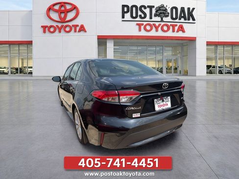 Used 2024 Toyota RAV4 XLE w/ Convenience Package FWD image 9