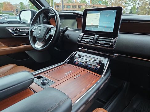 Used 2020 Lincoln Navigator Reserve w/ Luxury Package image 20