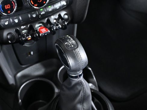 Used 2019 MINI Cooper 2-Door Hardtop w/ Signature Upholstery Package image 18