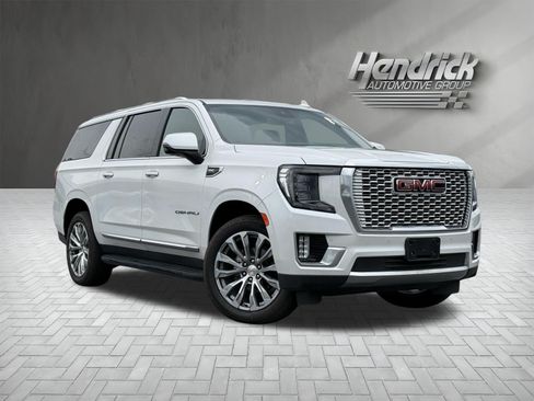 Used 2023 GMC Yukon XL Denali RWD image 2