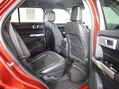 Used 2024 Ford Explorer XLT w/ Equipment Group 202A AWD/4WD image 71