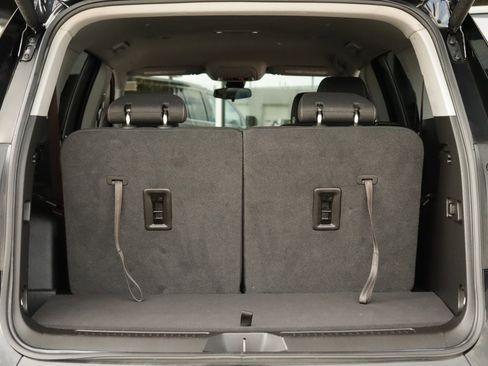 Used 2023 GMC Acadia SLE w/ Driver Convenience Package image 27