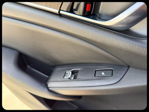 Used 2018 Honda Accord Touring image 28