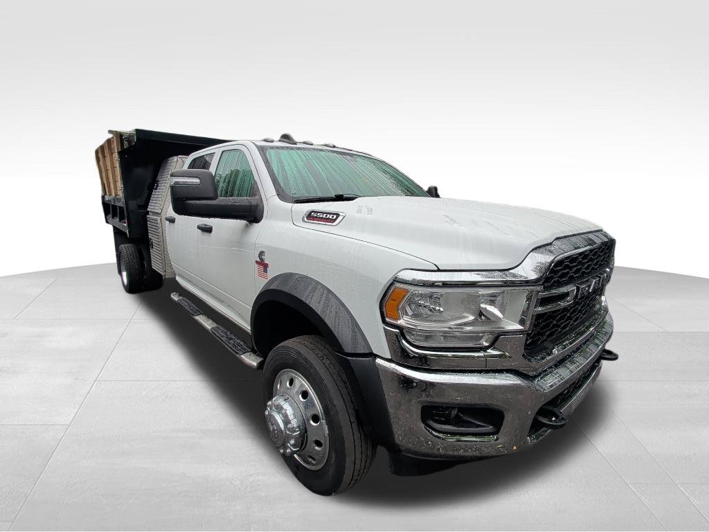 Used 2024 RAM 5500 Tradesman w/ Chrome Appearance Group AWD/4WD image 5