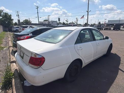 Used 2006 Toyota Camry FWD image 6