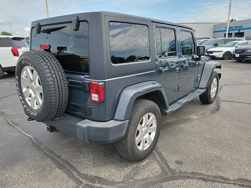 Used 2018 Jeep Wrangler Unlimited Sahara w/ Dual Top Group AWD/4WD image 5