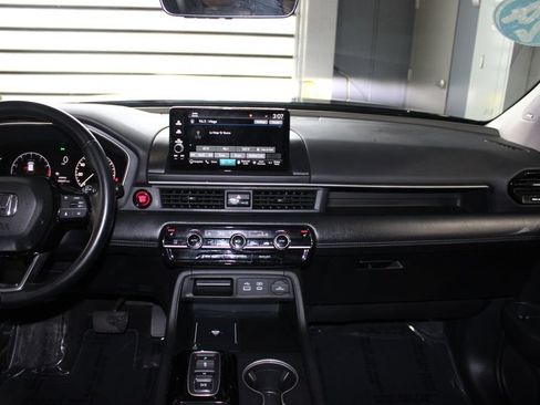 Used 2024 Honda Pilot Touring image 14
