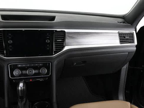 Used 2022 Volkswagen Atlas Cross Sport SE w/ Panoramic Sunroof Package image 18