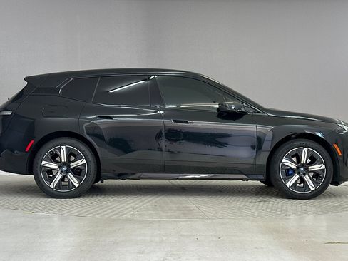 Used 2024 BMW iX xDrive50 w/ Sport Package AWD/4WD image 8