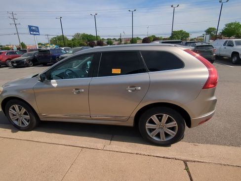 Used 2016 Volvo XC60 T6 w/ Proximity Package image 6