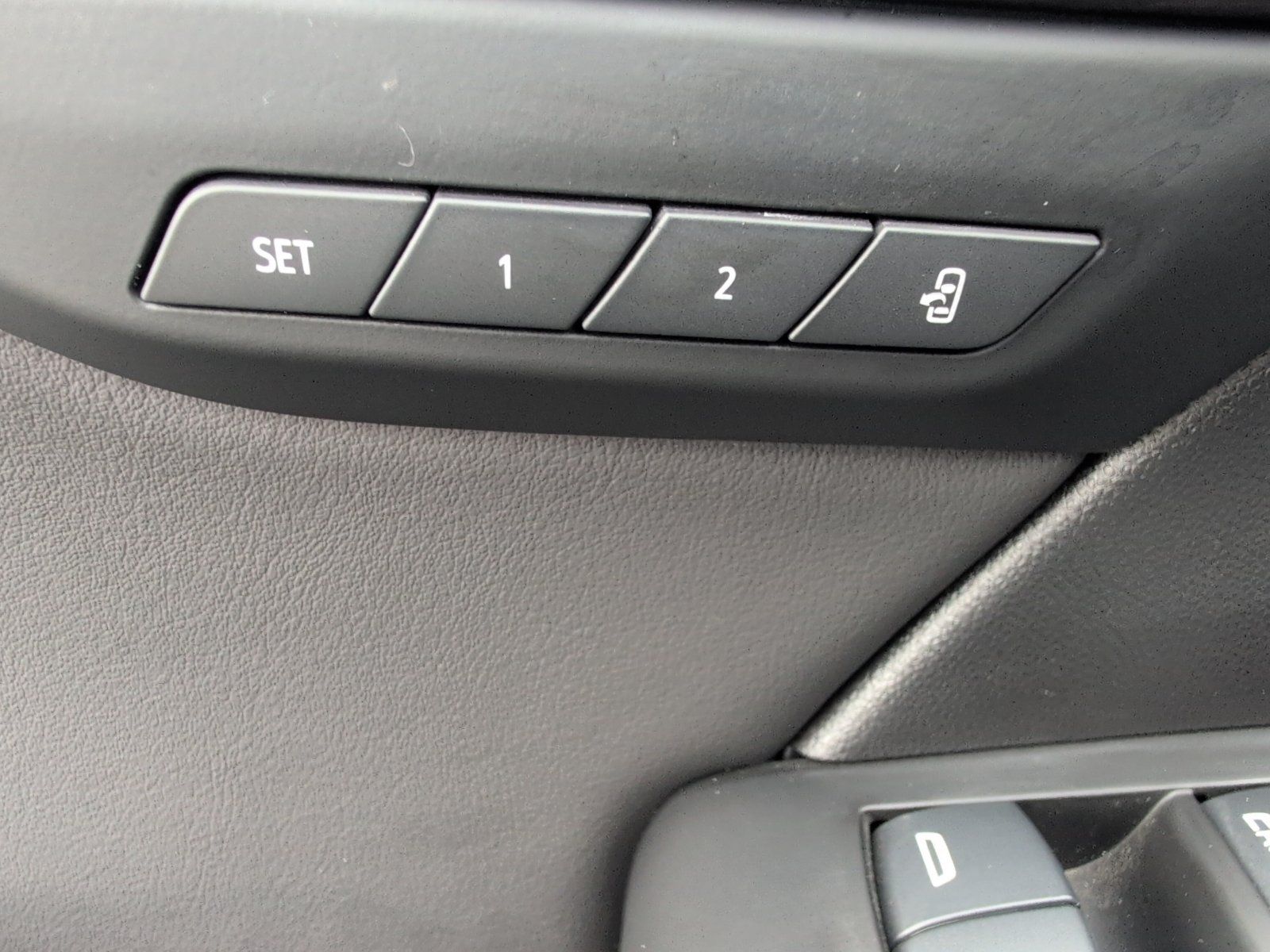 Used 2023 Buick Envision Avenir AWD/4WD image 20