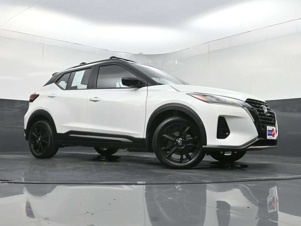 Used 2024 Nissan Kicks SR FWD image 22