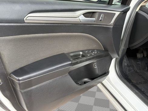 Used 2018 Ford Fusion SE image 13