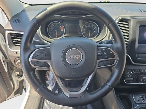 Used 2019 Jeep Cherokee Latitude w/ Cold Weather Group FWD image 13