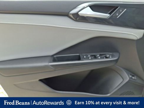 Certified 2022 Volkswagen Taos SEL AWD/4WD image 15