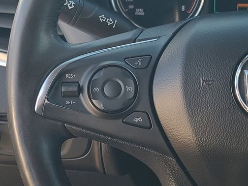 Used 2018 Buick Enclave Essence image 25