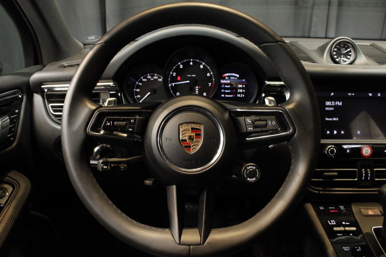 Certified 2026 Porsche Macan AWD/4WD image 22