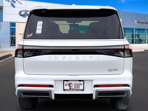 New 2026 INFINITI QX80 Luxe image 4