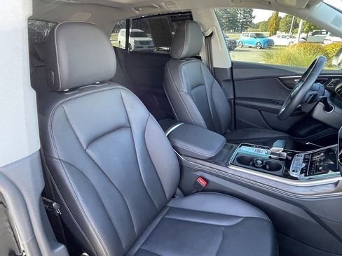 Used 2023 Audi Q8 Prestige image 29