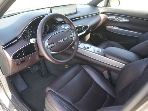 Used 2022 Genesis GV70 2.5T w/ Advanced Package image 8