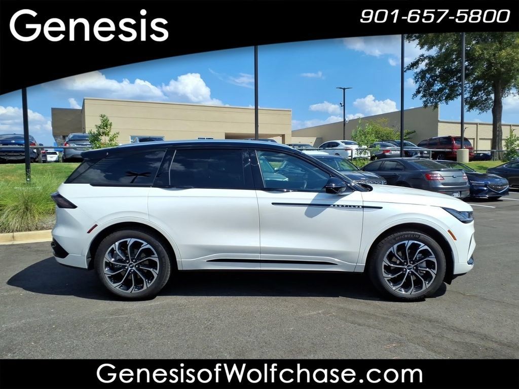 Used 2026 Lincoln Nautilus Reserve AWD/4WD image 6