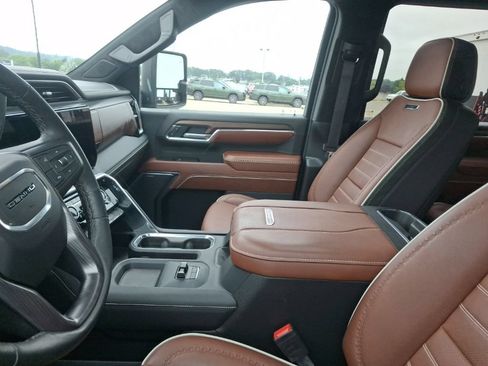 Used 2024 GMC Sierra 3500 Denali Ultimate AWD/4WD image 10