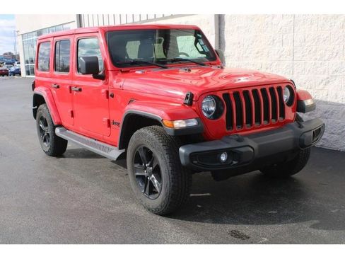 Used 2021 Jeep Wrangler Unlimited Sahara image 2