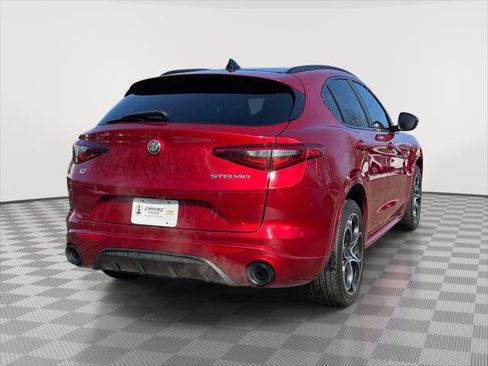 Used 2023 Alfa Romeo Stelvio Veloce image 3