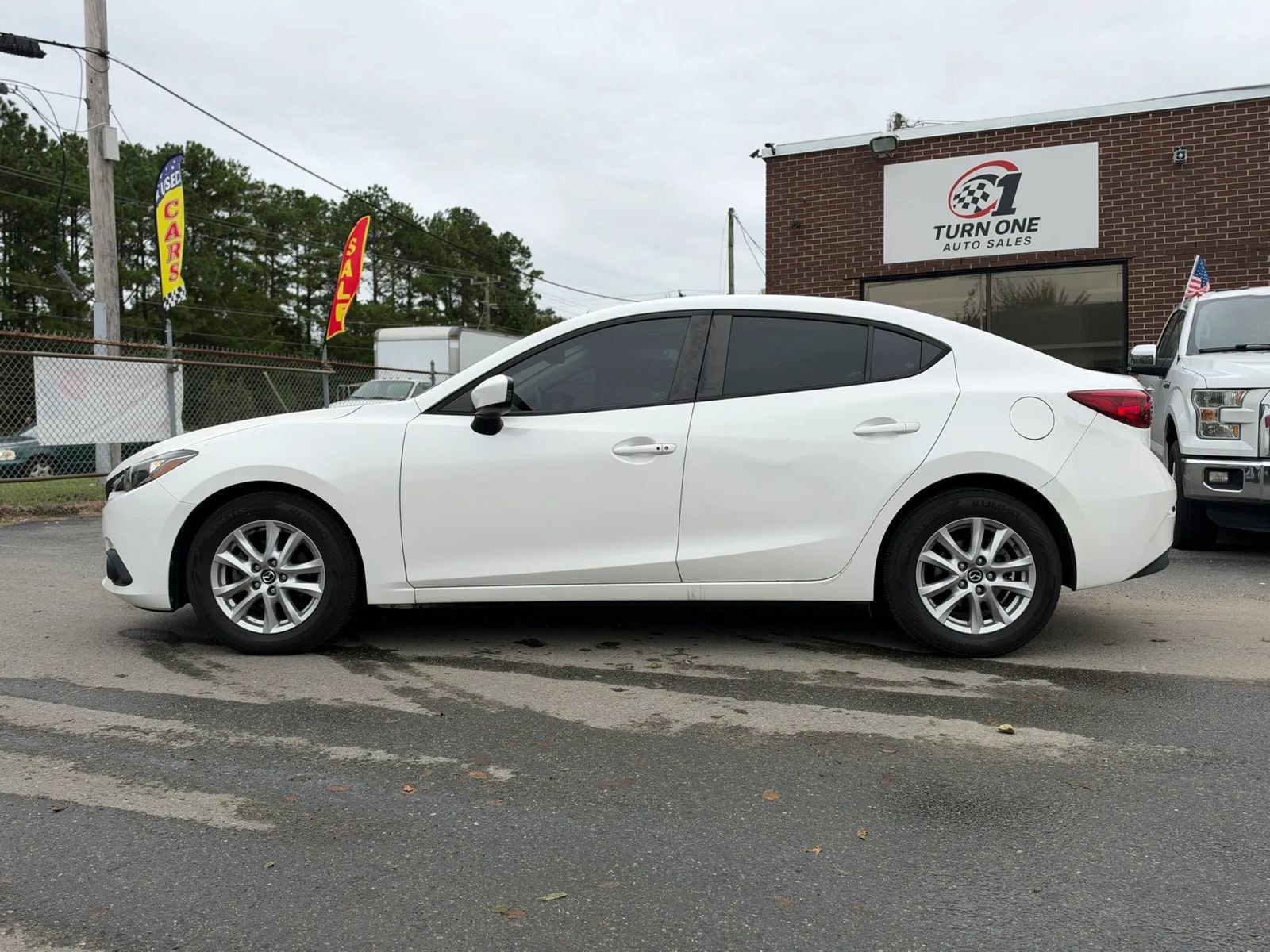 Used 2016 MAZDA MAZDA3 i Touring w/ Popular Equipment Package FWD image 2