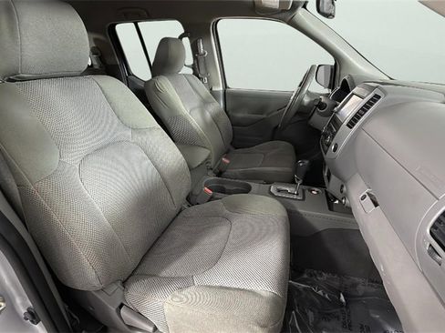 Used 2020 Nissan Frontier SV image 25