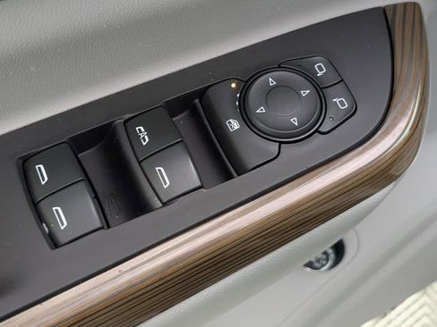 Used 2020 GMC Acadia SLE w/ Driver Convenience Package image 12