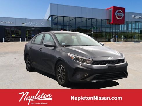 Used 2023 Kia Forte LXS image 1