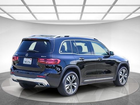 Used 2026 Mercedes-Benz GLB 250 4MATIC image 3