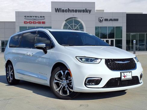 New 2026 Chrysler Pacifica Pinnacle image 1