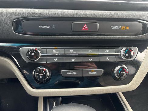 Used 2020 Kia Sedona EX image 25