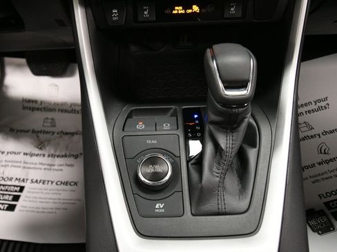 Used 2023 Toyota RAV4 XLE Premium AWD/4WD image 17