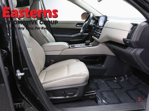 Used 2022 Nissan Pathfinder SL AWD/4WD image 22