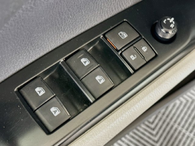 Used 2020 Toyota Camry LE w/ Convenience Package FWD image 19